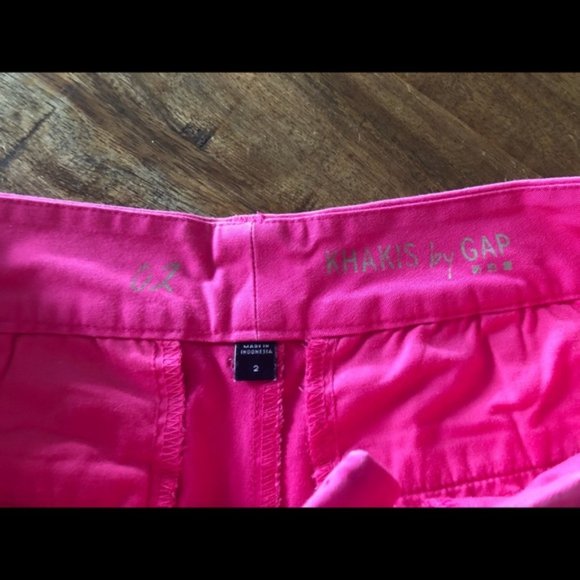 GAP Shorts - Picture 3 of 5
